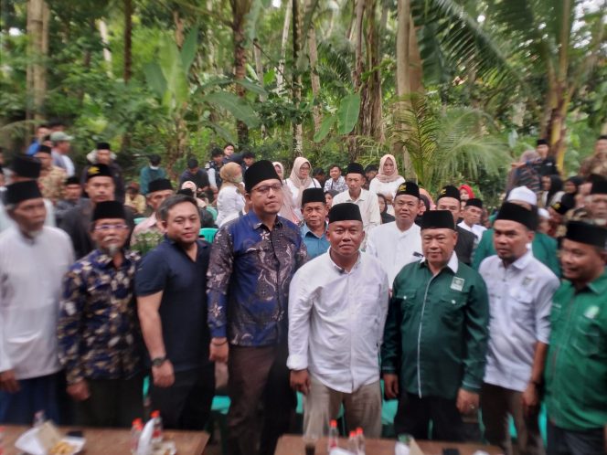 
					Poto: bacalon dan petinggi PKB saat berfoto bersama