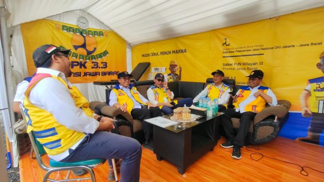 
					Poto: BBPJN DKI Jakarta - Jawa Barat mengecek kondisi jalan raya nasional Banjar - Pangandaran