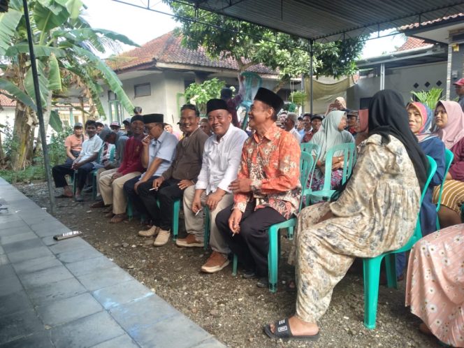 
					Poto: juragan sentot saat mendampingi bacalon Dadang Okta dan Iwan Ridwan 