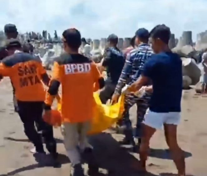 
					Poto: korban wisatawan asal Ciamis tenggelam di pantai pangandaran 