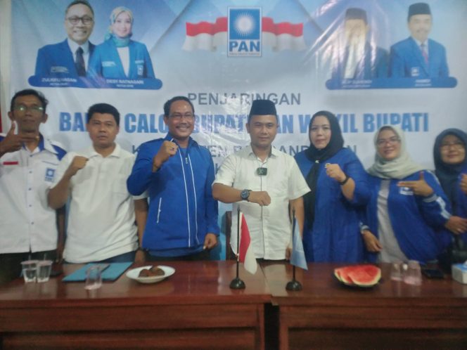 
					Poto: Triadi saat mendaftar ke DPD PAN 
