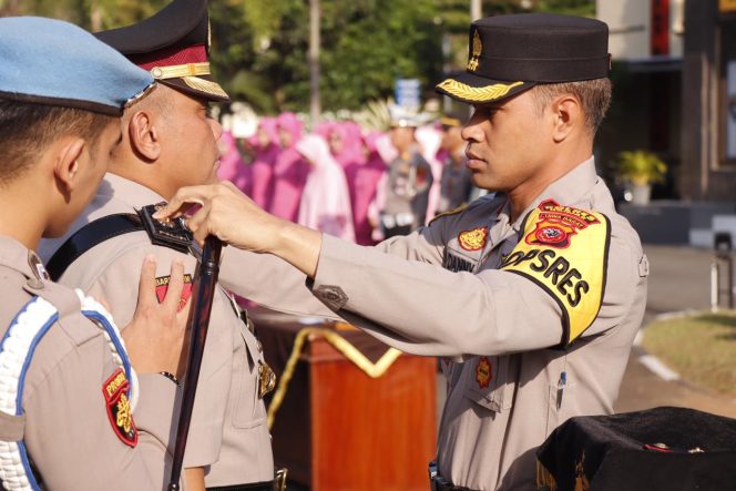 
					Poto: Kapolres Banjar pimpin apel serah terima jabatan (Sertijab) Wakil Kepala Kepolisan Resor (Wakapolres) Banjar