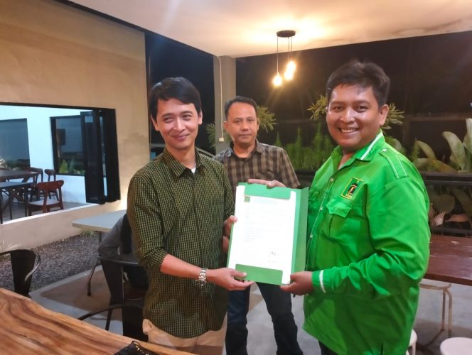 
					Poto: pertemuan pengurus PPP dan Atet Handiyana Sihombing di salah satu cafe kota banjar 