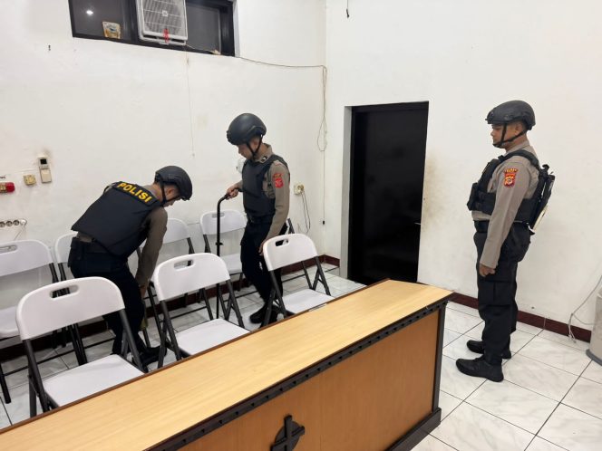 
					Polres Banjar Melaksanakan Sterilisasi di Seluruh Gereja