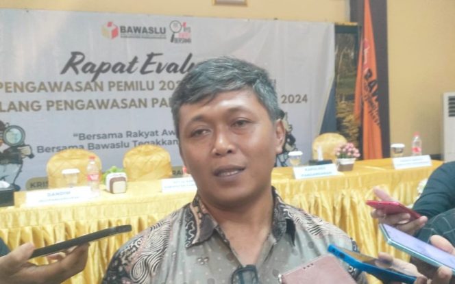 
					Ketua Bawaslu Kabupaten Pangandaran, Iwan Yudiawan 