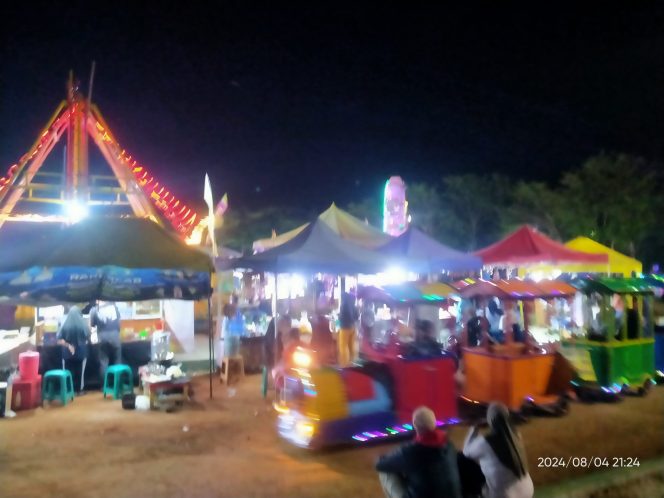 
					Suasana pasar malam 