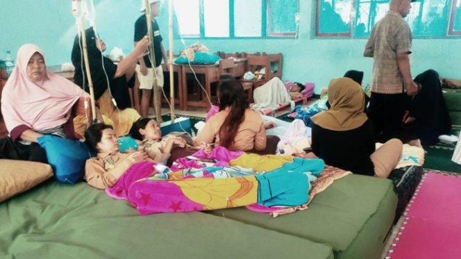 
					Kondisi pelajar SMAN 1 Mangunjaya kabupaten Pangandaran pasca diduga keracunan 