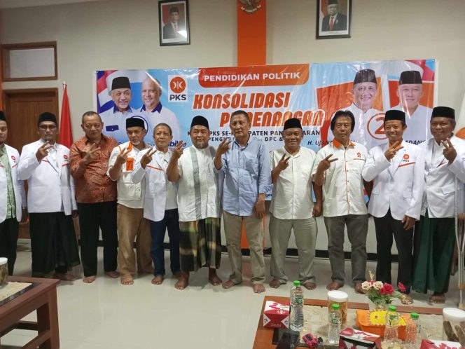 
					Poto: Konsolidasi pemenangan paslon Hudang di Pilkada Pangandaran 