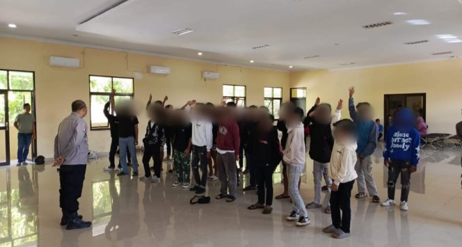 
					Bikin Resah, Polres Banjar Amankan dan Bina Puluhan Remaja Gerombolan Motor