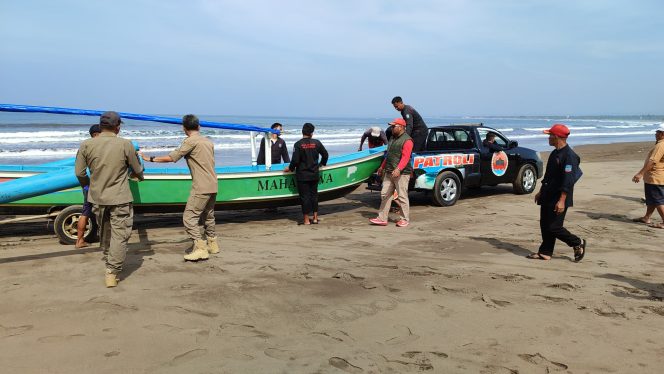 
					Langgar Aturan, Puluhan Perahu Pesiar di Pangandaran Ditertibkan Petugas