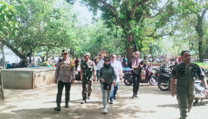 
					Bupati Citra Pitriyami Sidak Objek Wisata Pantai Barat Pangandaran
