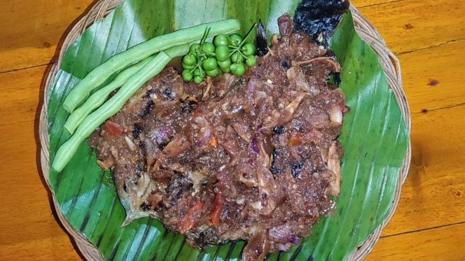 
					Menikmati Ikan Bakar Cobek Honje di Saung Lesehan Agus Kucir Pangandaran