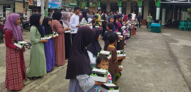 
					Berkah Ramadhan, Majelis Ngopi Desa Tunggilis Pangandaran Gelar Baksos