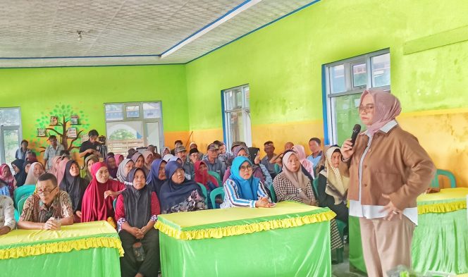 
					Anggota Komisi IV DPR RI Hj Ida Nuralela saat sosialisasi 4 Pilar MPR RI di Desa Maruyungsari Jumat (12/12/2025)