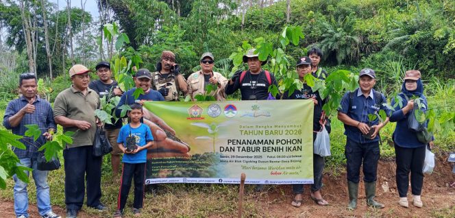 
					Tanam Seribu Pohon Picung, Yayasan Dangiang Galuh Pajajaran Jaga Mata Air di Pangandaran