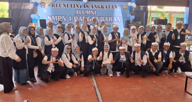 
					Suasana hangat dan akrab saat Reuni Lintas Angkatan Alumni SMPN 1 Pangandaran Sabtu (27/12/2025).