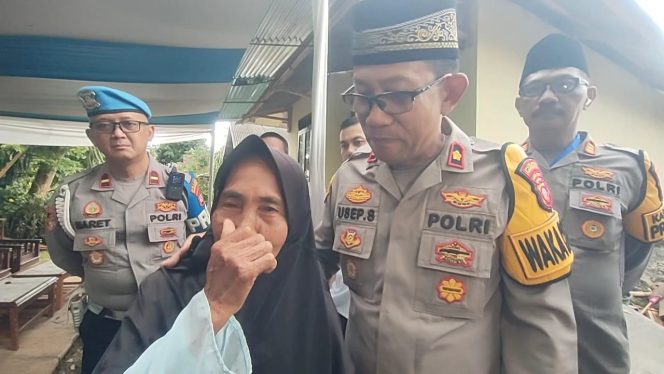 
					Kejutan Ramadan Bagi Nenek Dinem di Ciganjeng, Dapat Rumah Baru dari Polres Pangandaran