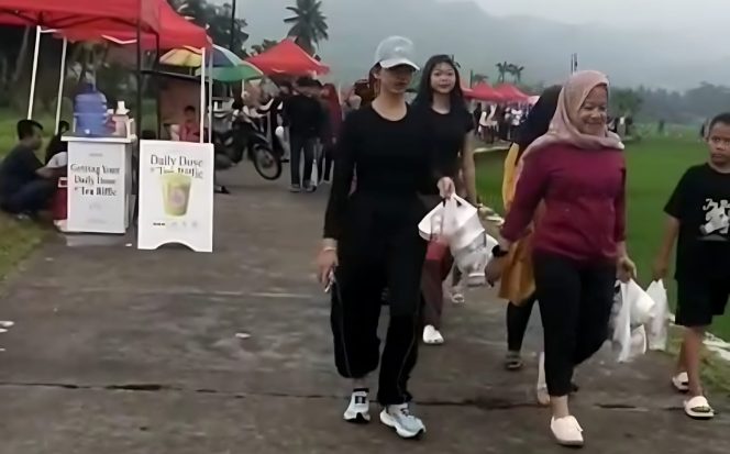 
					Menjelang Idulfitri, CFD Cilalay Padaherang Tetap Ramai Dipadati Warga