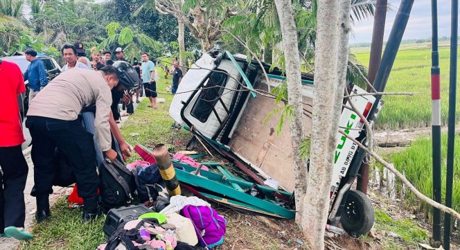 
					Kecelakaan Mobil Wisatawan asal Tasikmalaya di Pangandaran, 1 Orang MD dan 17 Luka-Luka