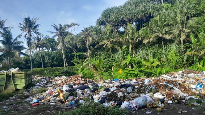 
					BUMDes Masawah Soroti Krisis Sampah di Pantai Madasari, Desak Pemkab Pangandaran Bertindak Tegas