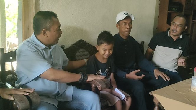 
					Nasib Sahril Belasan Tahun Menderita Penyakit Jantung, Disdikpora Pangandaran Beri Semangat