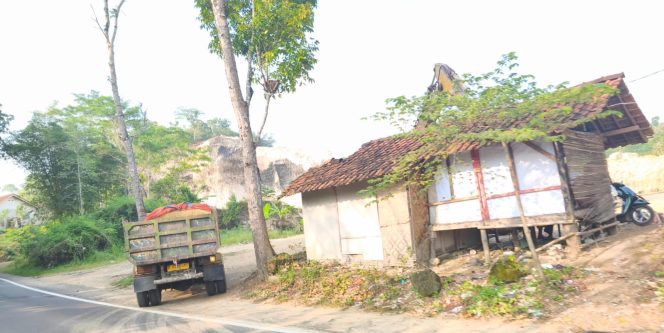 
					Galian C Diduga Ilegal di Pangandaran Masih Beroperasi, Timbulkan Kerusakan Lingkungan