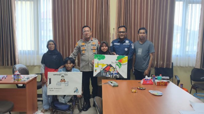 
					Dua Penyandang Disabilitas Wakili Polres Pangandaran pada Lomba Melukis
