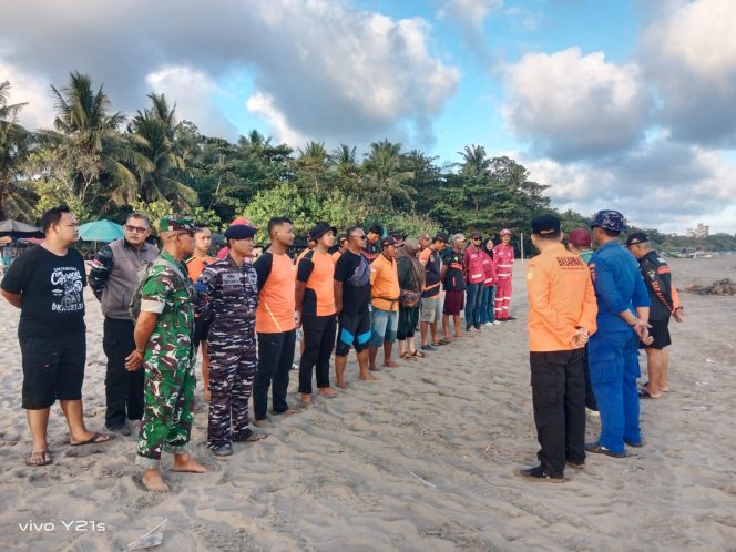 
					Wisatawan Asal Bandung yang Terseret Arus di Pantai Pangandaran Ditemukan Meninggal Dunia