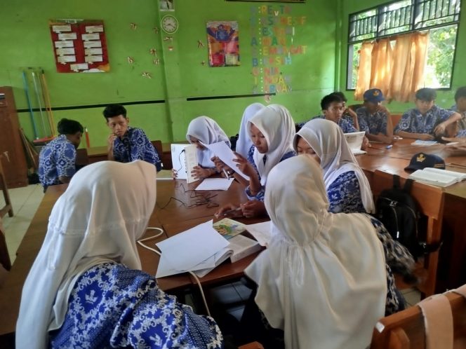 
					Antara Guru dan AI: Peran Pendidik Tetap Tak Tergantikan di Era Kecerdasan Artifisial
