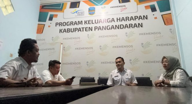 
					Diduga Menipu, Koordinator PKH Pangandaran Panggil Oknum Pendamping, Diminta Segera Kembalikan Uang Korban
