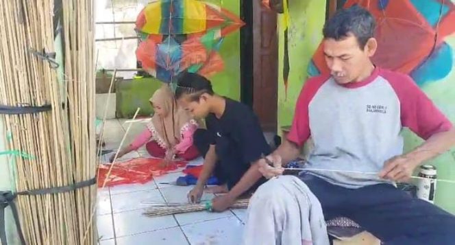 
					Musim Kemarau Jadi Berkah, Pengrajin Layangan Sawangan di Pangandaran Kebanjiran Order