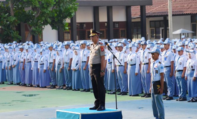 
					Polres Pangandaran Perkuat Karakter Siswa Lewat Program Polisi Peduli Pendidikan